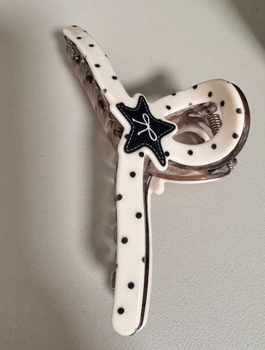 Fashionable hair clips for